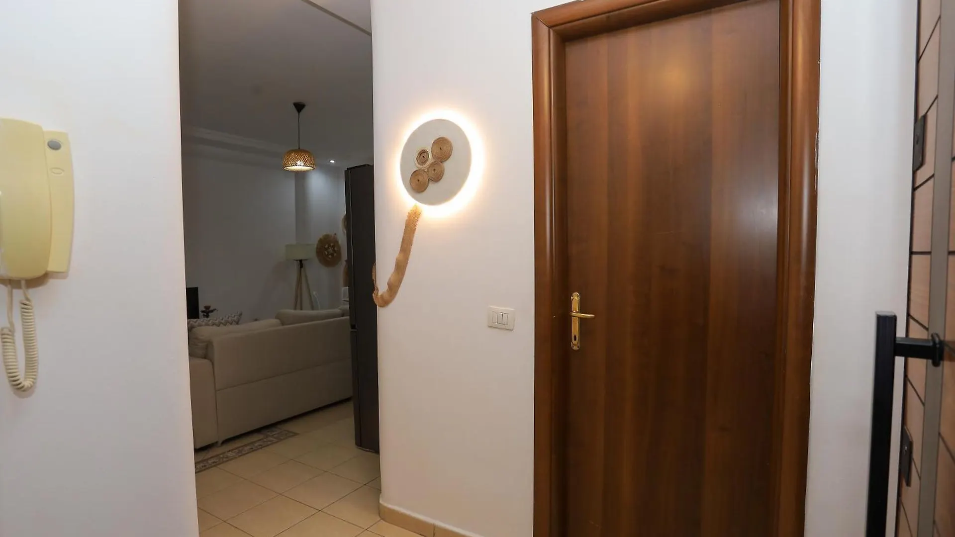 New Bazar Selvia Apartment Tirana 0*,